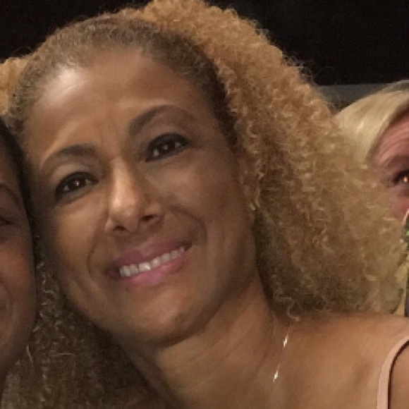 Meet your Posher, Dee - Picture 1 of 1